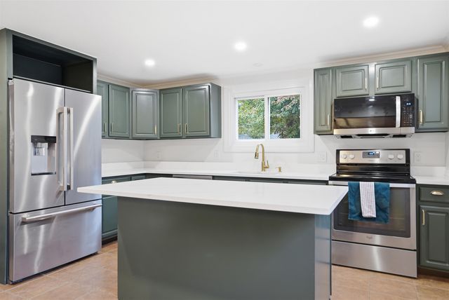 8 Edwards Street, Salem, NH 03079