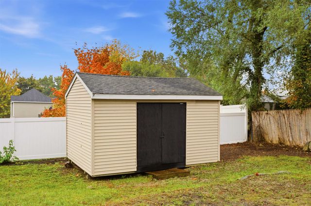 8 Edwards Street, Salem, NH 03079
