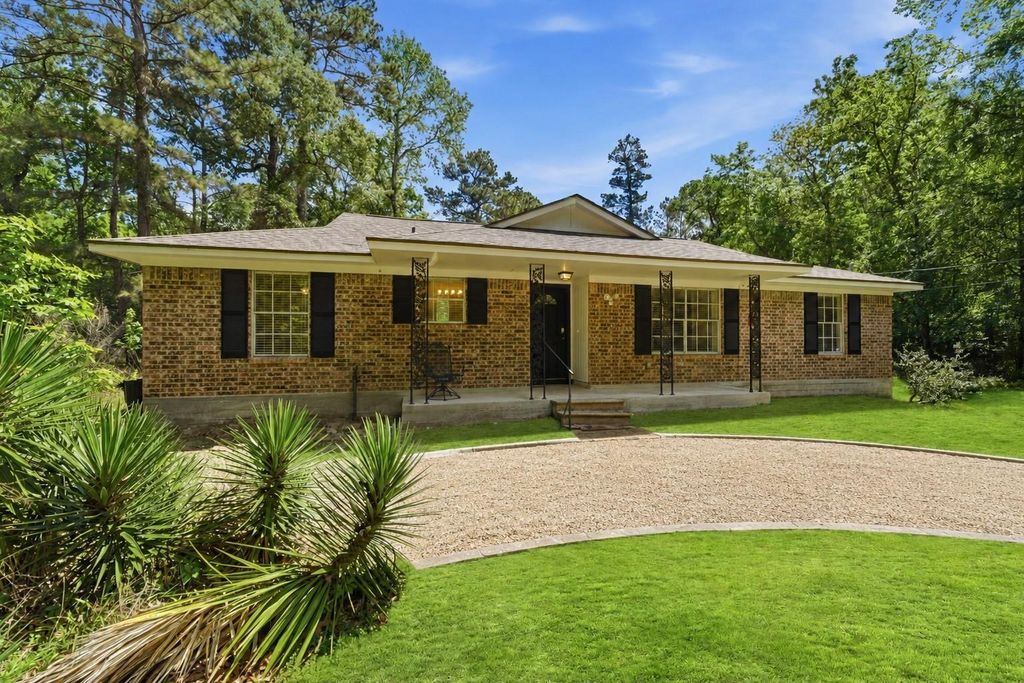 10820 Longleaf Drive, Conroe, TX 77385
