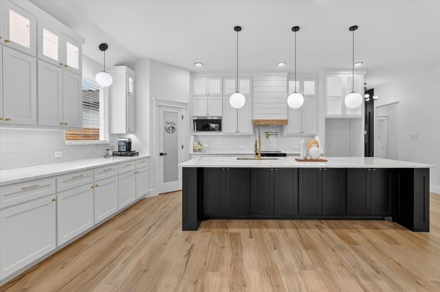 1312 Wayne St, Haltom City, TX 76117