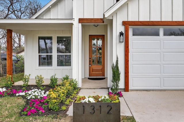 1312 Wayne St, Haltom City, TX 76117