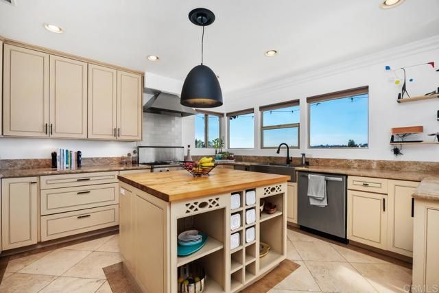 2303 Snead Drive, Oceanside, CA 92056