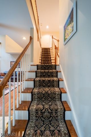 7 Stone Mountain Ct, Montgomery Twp., NJ 08558