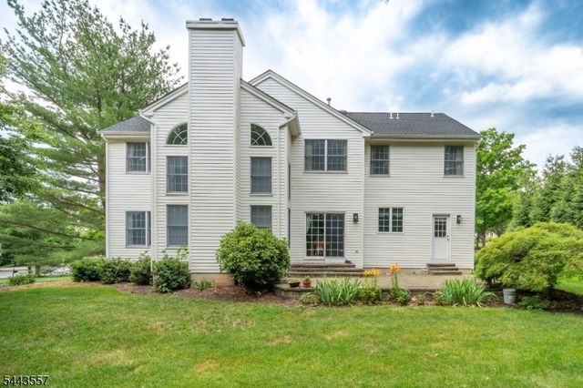 7 Stone Mountain Ct, Montgomery Twp., NJ 08558