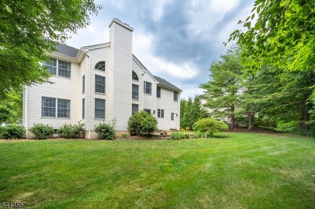 7 Stone Mountain Ct, Montgomery Twp., NJ 08558