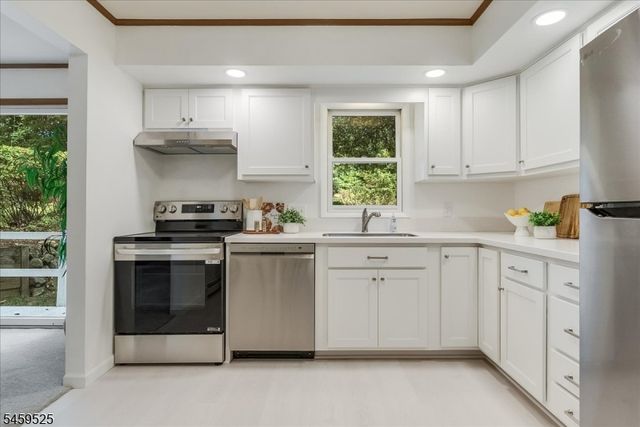 27 Seminole Ave, Rockaway Twp., NJ 07866