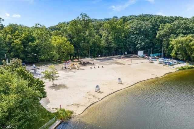 27 Seminole Ave, Rockaway Twp., NJ 07866