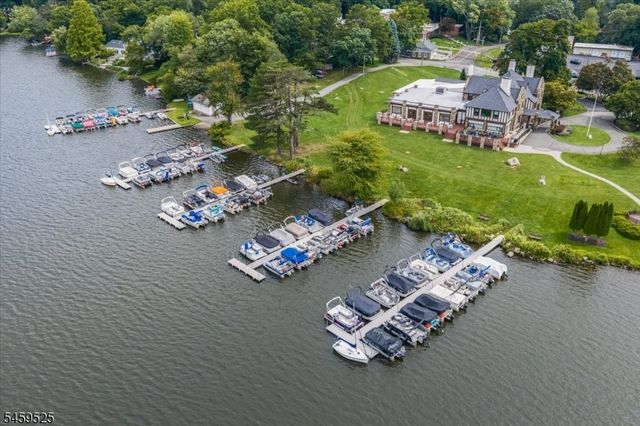 27 Seminole Ave, Rockaway Twp., NJ 07866