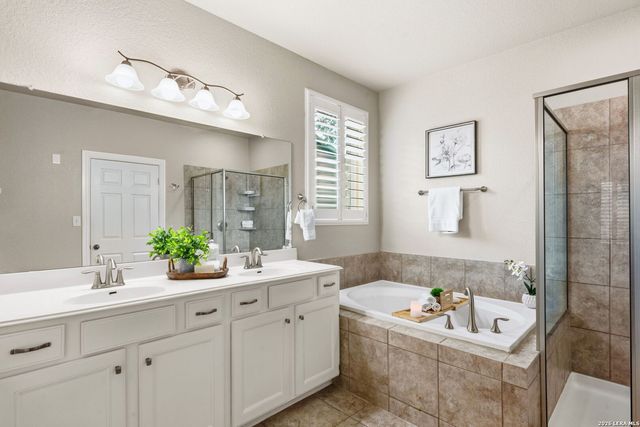 1927 ROARING FRK, San Antonio, TX 78260