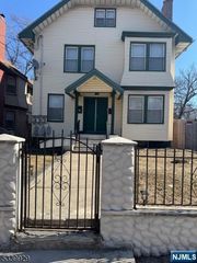 284 Seymour Avenue, Newark, NJ 07112