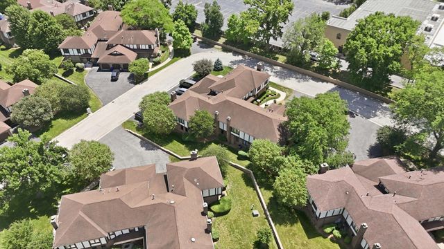 12254 S Dogwood Lane 1B, Palos Heights, IL 60463