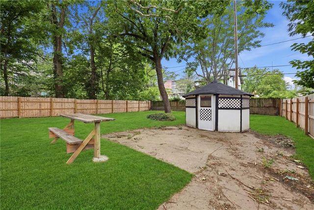 2708 Tracy Avenue, Kansas City, MO 64109