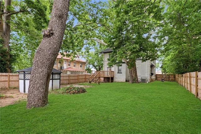 2708 Tracy Avenue, Kansas City, MO 64109
