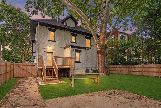 2708 Tracy Avenue, Kansas City, MO 64109