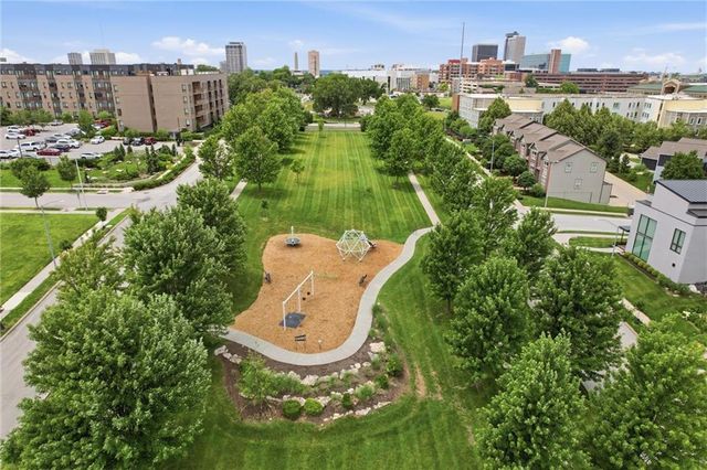 2708 Tracy Avenue, Kansas City, MO 64109
