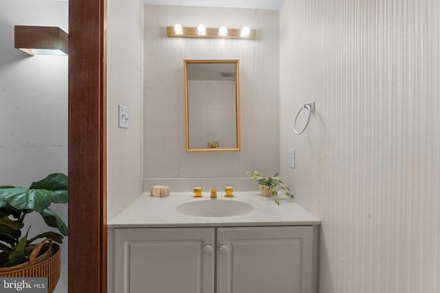 7099 GLEN CURTISS LN, Warrenton, VA 20187