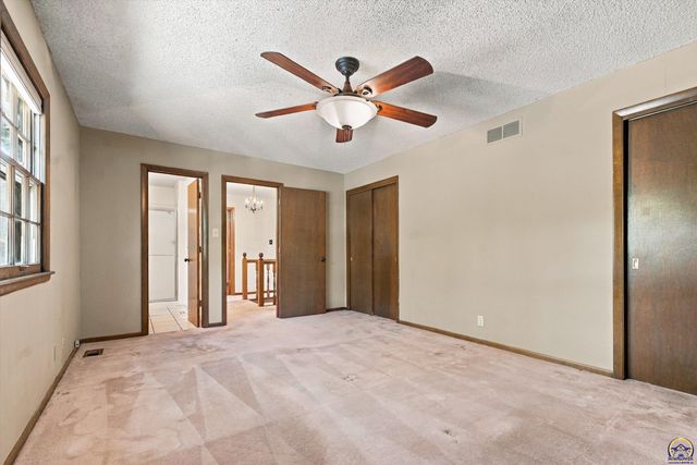 3540 SW Oak PKWY, Topeka, KS 66614