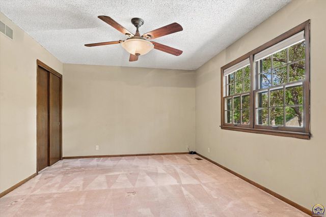 3540 SW Oak PKWY, Topeka, KS 66614