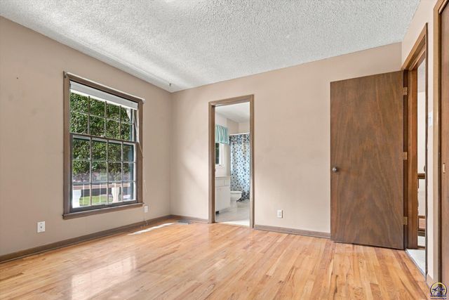 3540 SW Oak PKWY, Topeka, KS 66614