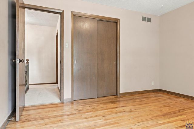 3540 SW Oak PKWY, Topeka, KS 66614