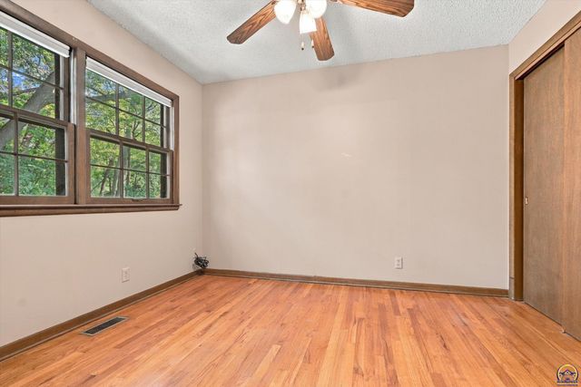 3540 SW Oak PKWY, Topeka, KS 66614