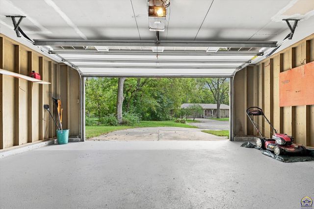 3540 SW Oak PKWY, Topeka, KS 66614
