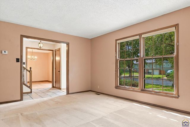 3540 SW Oak PKWY, Topeka, KS 66614