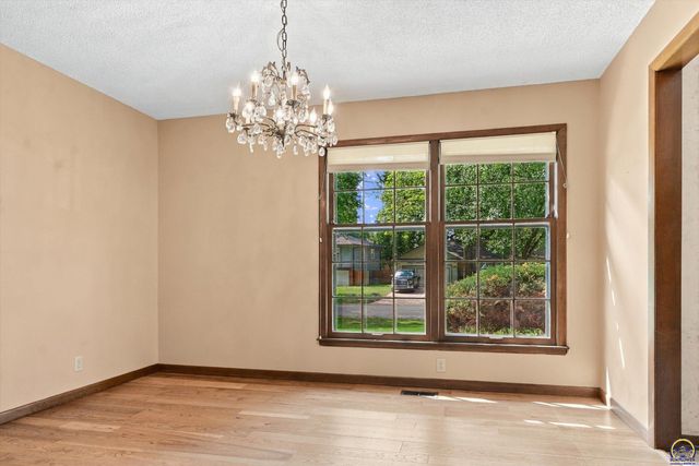 3540 SW Oak PKWY, Topeka, KS 66614