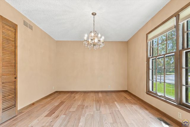 3540 SW Oak PKWY, Topeka, KS 66614