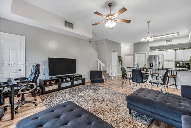 7401 Palomino Dr 114-1, Davie, FL 33024