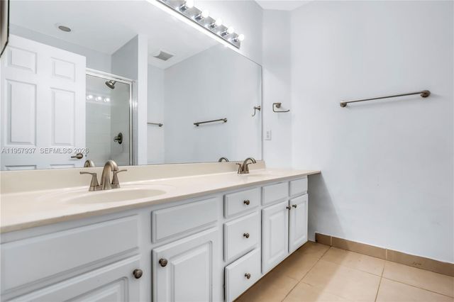 7401 Palomino Dr 114-1, Davie, FL 33024