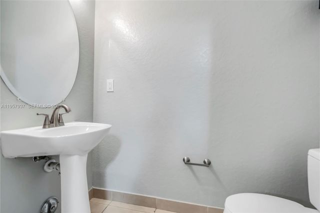 7401 Palomino Dr 114-1, Davie, FL 33024