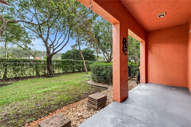 7401 Palomino Dr 114-1, Davie, FL 33024