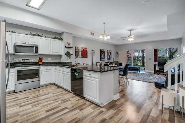 7401 Palomino Dr 114-1, Davie, FL 33024