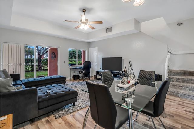 7401 Palomino Dr 114-1, Davie, FL 33024