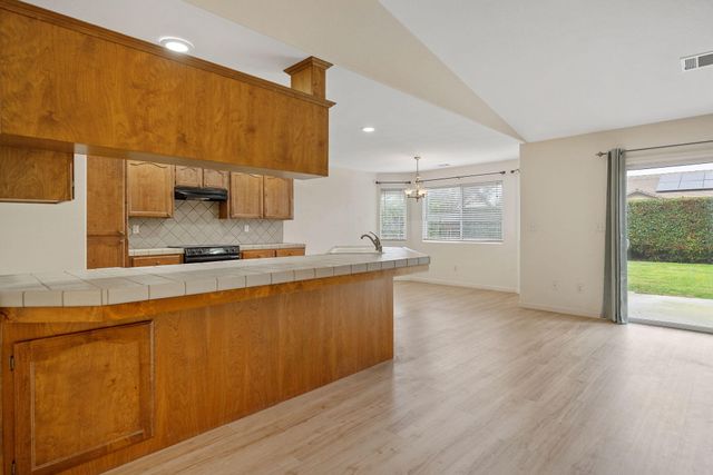 2318 E Cherry Avenue, Visalia, CA 93292