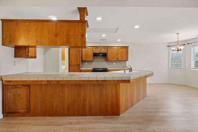 2318 E Cherry Avenue, Visalia, CA 93292