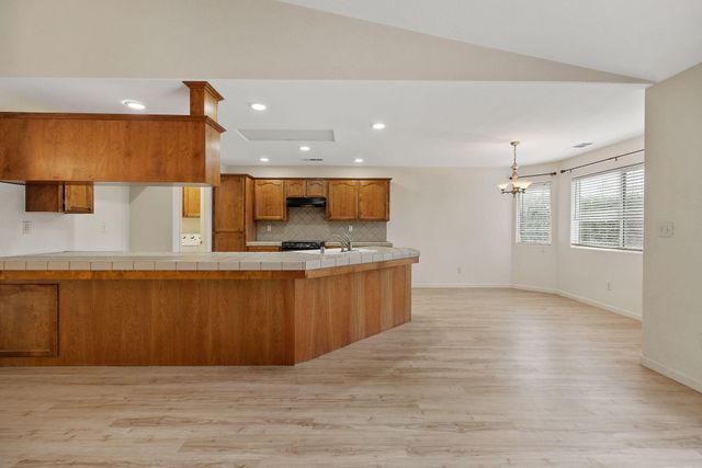 2318 E Cherry Avenue, Visalia, CA 93292