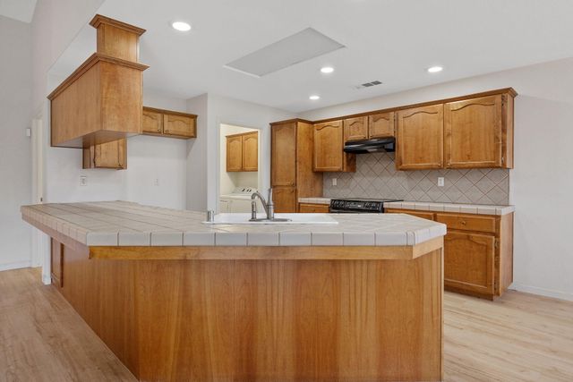 2318 E Cherry Avenue, Visalia, CA 93292