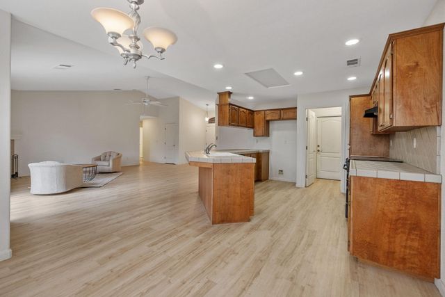 2318 E Cherry Avenue, Visalia, CA 93292