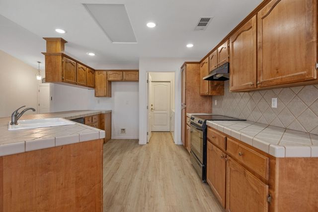 2318 E Cherry Avenue, Visalia, CA 93292