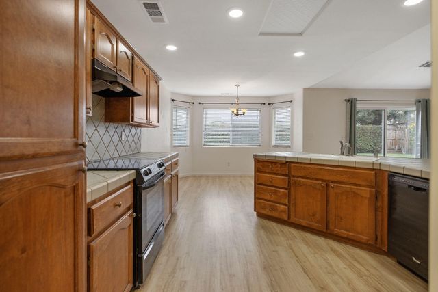 2318 E Cherry Avenue, Visalia, CA 93292