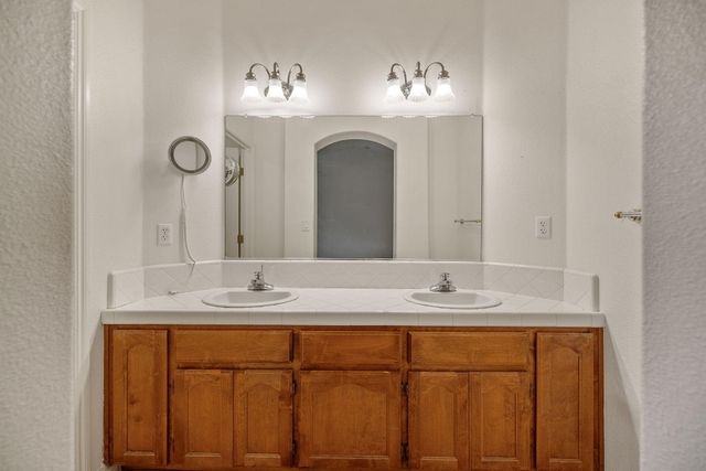 2318 E Cherry Avenue, Visalia, CA 93292