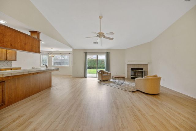 2318 E Cherry Avenue, Visalia, CA 93292