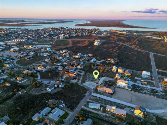 105 S 12th St., Port Aransas, TX 78373