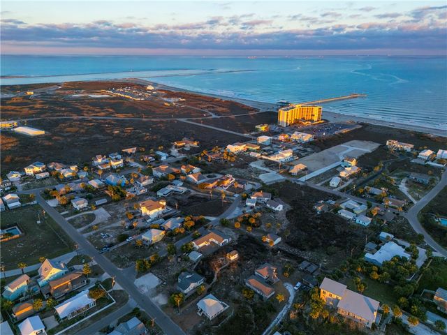 105 S 12th St., Port Aransas, TX 78373