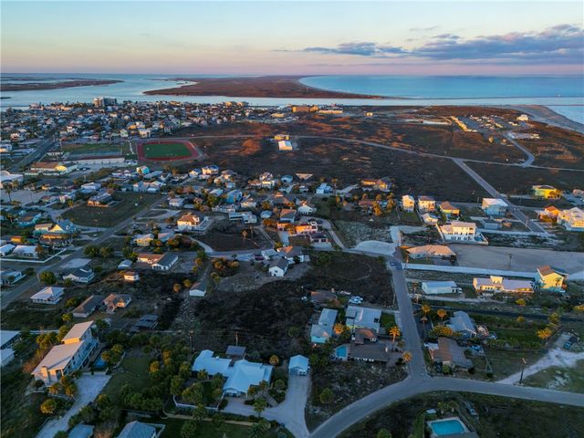 105 S 12th St., Port Aransas, TX 78373