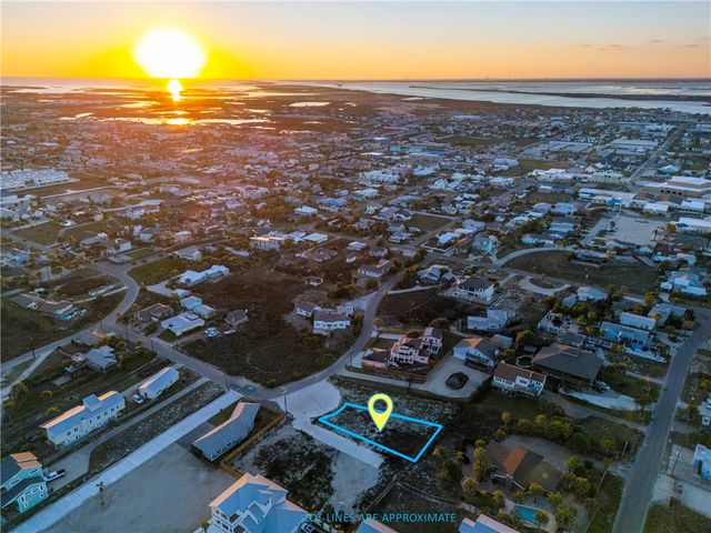 105 S 12th St., Port Aransas, TX 78373