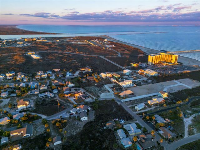 105 S 12th St., Port Aransas, TX 78373