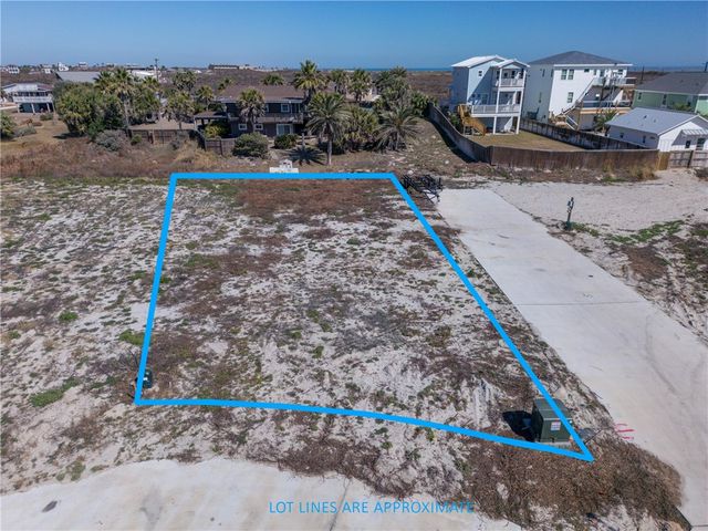 105 S 12th St., Port Aransas, TX 78373